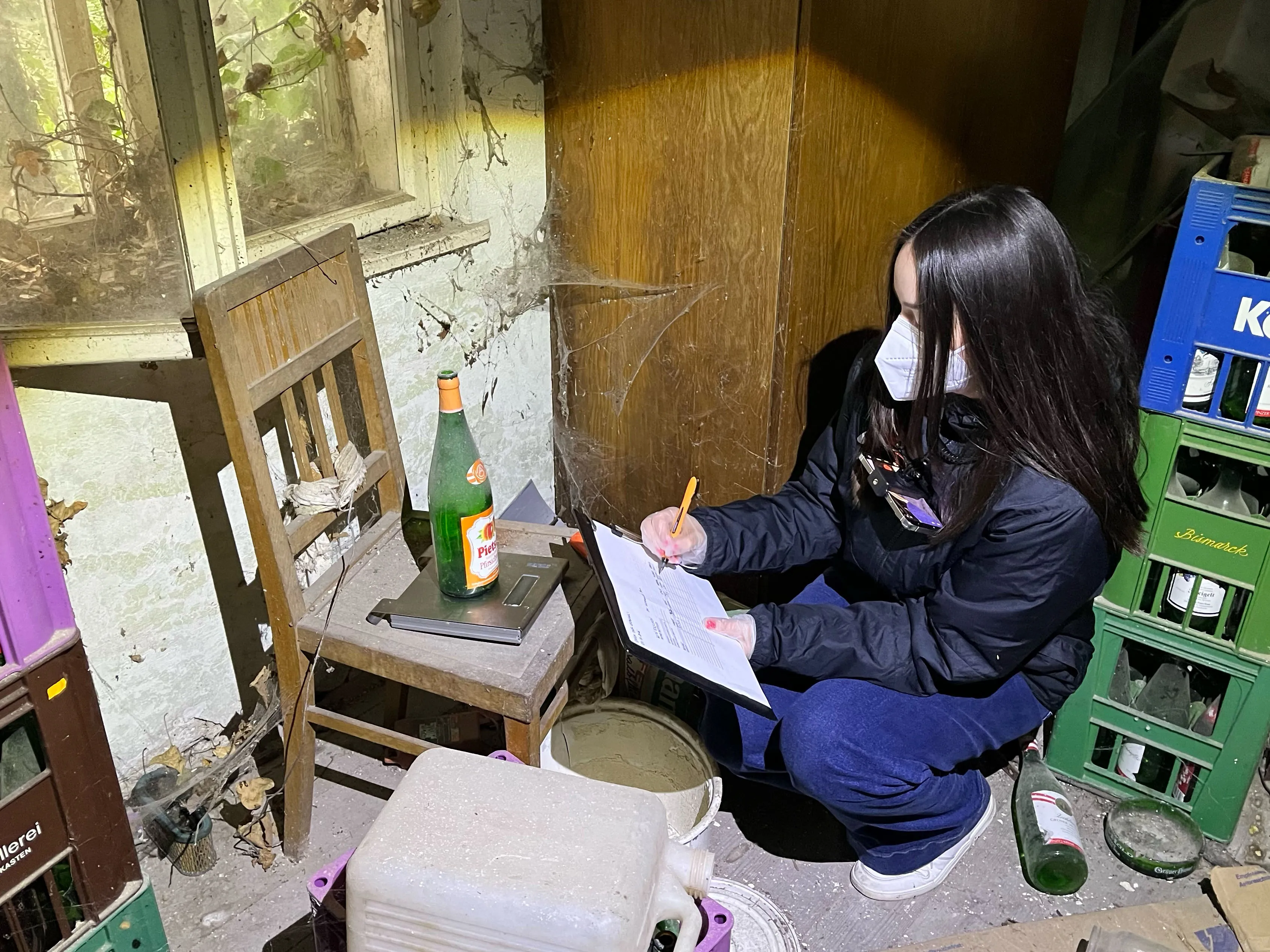 Iris Kienzl, Inventur, 2026, Installation, Untersuchungssystem